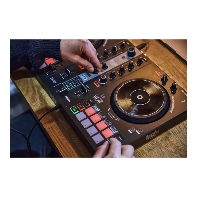 Hercules DJ Essentials Kit con DJControl Inpulse 200, diffusori DJMonitor 32 e cuffie HDP DJ45