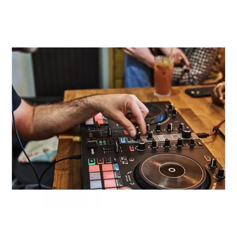 Hercules DJ Essentials Kit con DJControl Inpulse 200, diffusori DJMonitor 32 e cuffie HDP DJ45