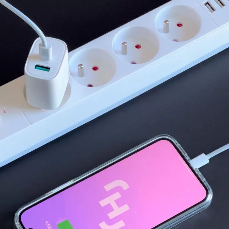 Caricabatterie rapido JOYROOM USB-A QC3.0 / USB-C PD 20W bianco (L-QP2011)