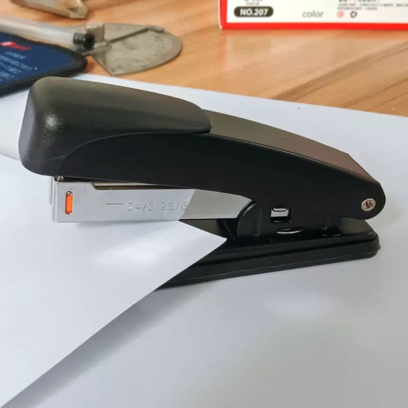 LEAN cucitrice classica per ufficio e scuola nera punti 50mm 24/6 26/6