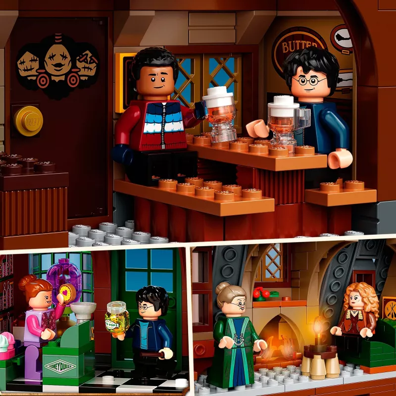LEGO Harry Potter Visita a Hogsmeade 76388 set da costruzione (851 pezzi)