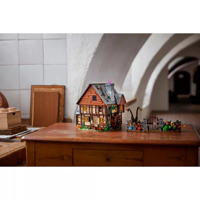LEGO Ideas Disney Hocus Pocus: La casa delle sorelle Sanderson 21341