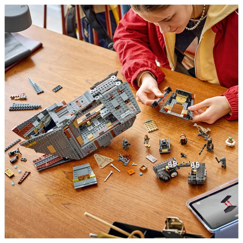 LEGO Star Wars Offworld Sandcrawler e Mudhorn 75453