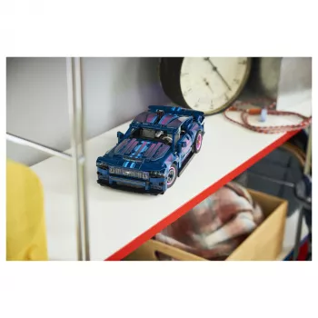 LEGO Technic 42236 Ford Mustang GT Custom Garage Auto da corsa set costruzioni - 544 pezzi, 2 motori pull-back, app AR, da 9 anni