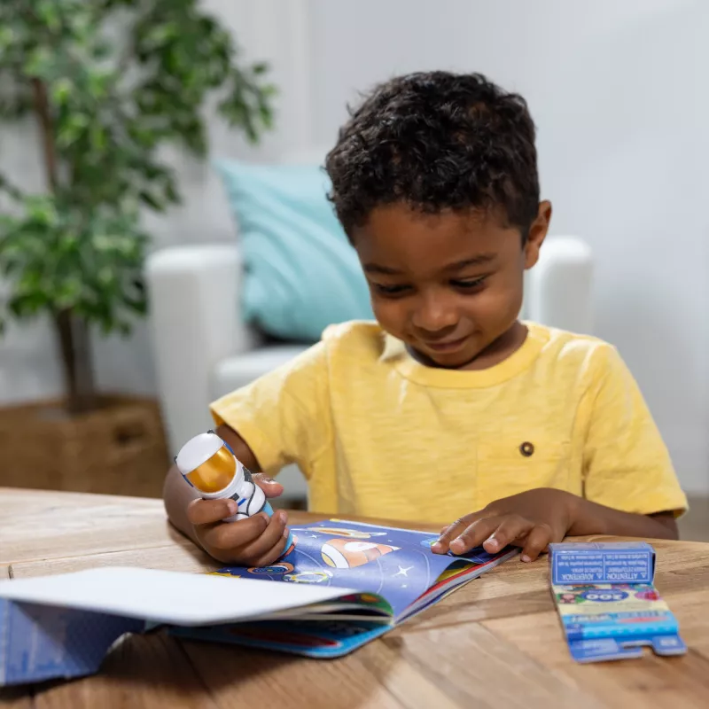 Melissa & Doug Sticker WOW! Astronauta – timbro per adesivi e blocco