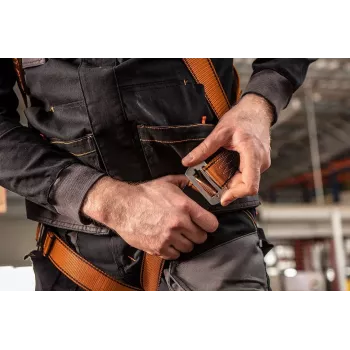 NEO TOOLS Set di sicurezza con corda di sicurezza – imbracatura PROTEKT P-01, corda kernmantel 2m, moschettone in acciaio, EN 361/354/363, CE 0082