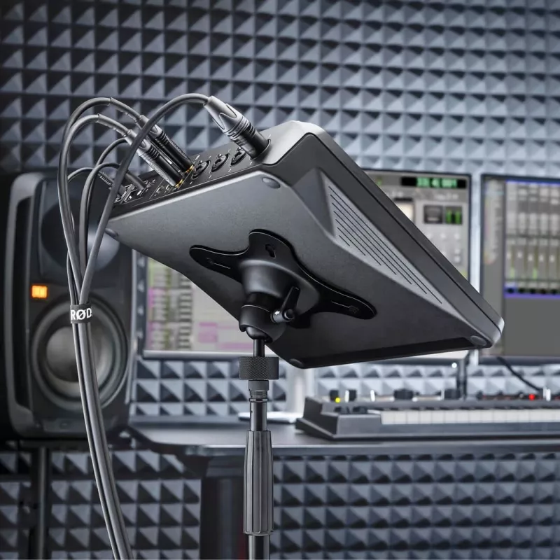 RODE VESAMOUNT piastra adattatore VESA per RodeCaster Pro II, RodeCaster Duo e Streamer X - 75x75/100x100, acciaio, nero