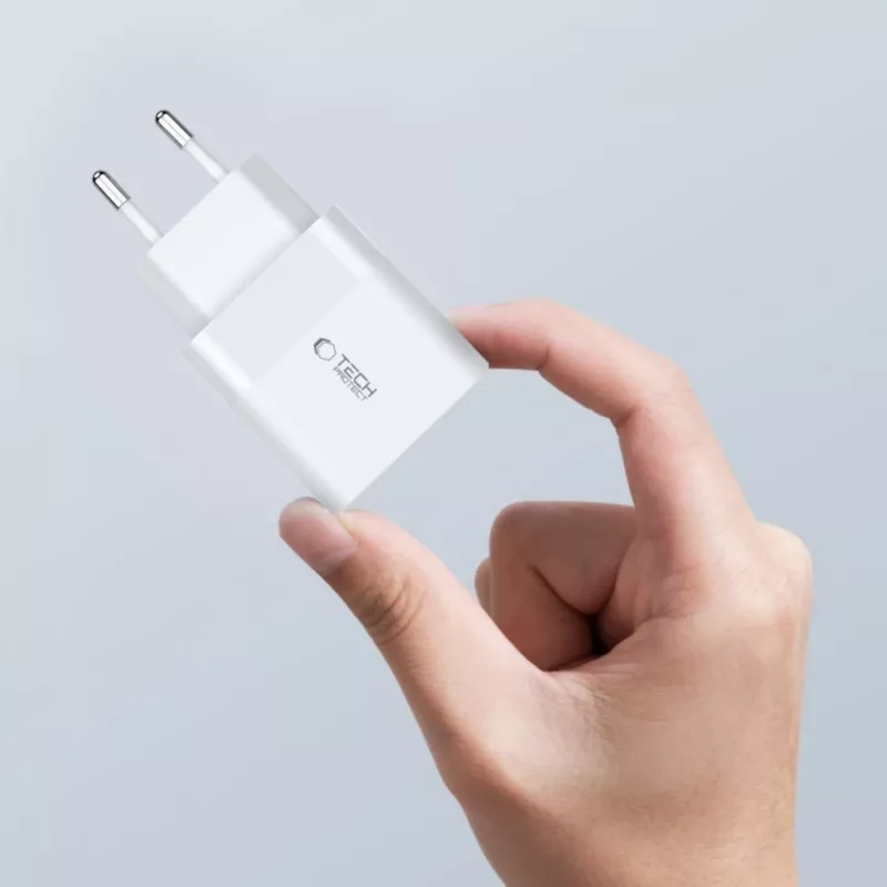 Tech-Protect White MagSafe Back Cover per Apple iPhone 15 Pro Max