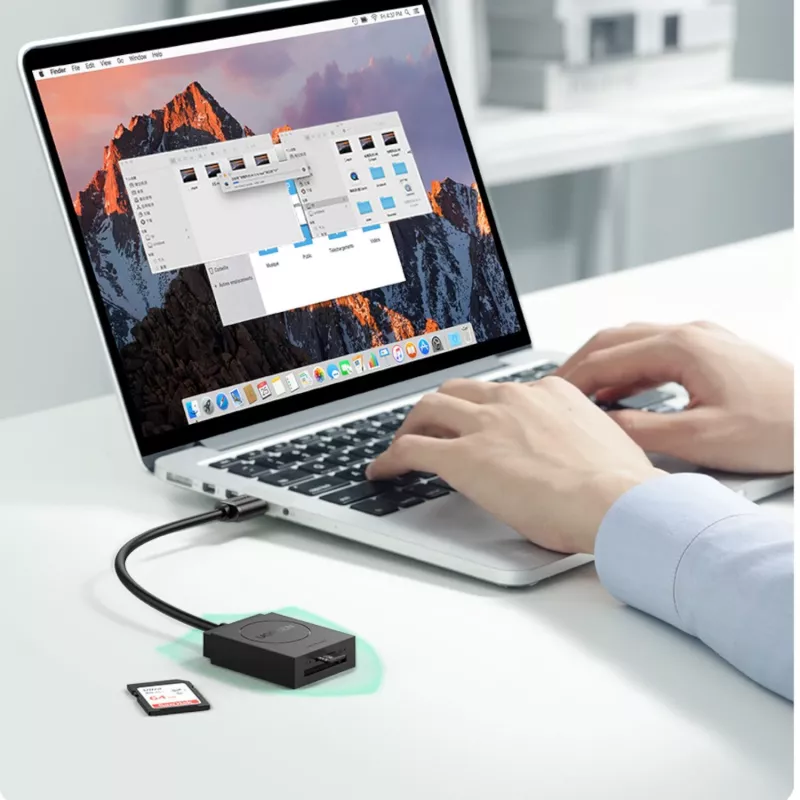 UGREEN Lettore di schede dual slot USB 3.0 per schede SD/TF – trasferimento dati 5 Gbit/s